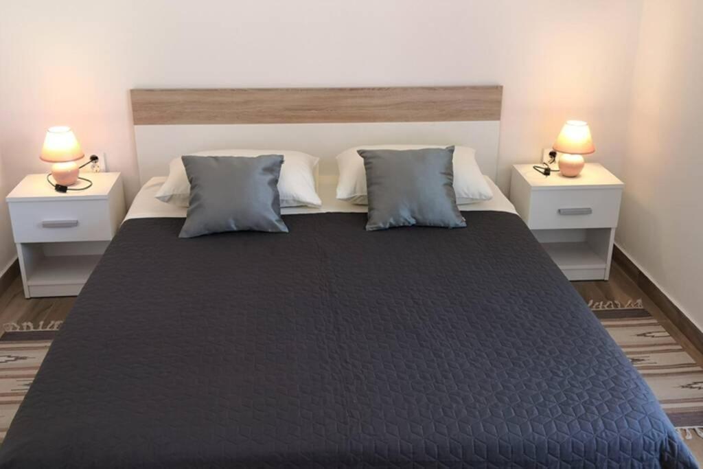 Apartment Vesna For 2, Free Parking And Wi-Fi Pula Exterior photo