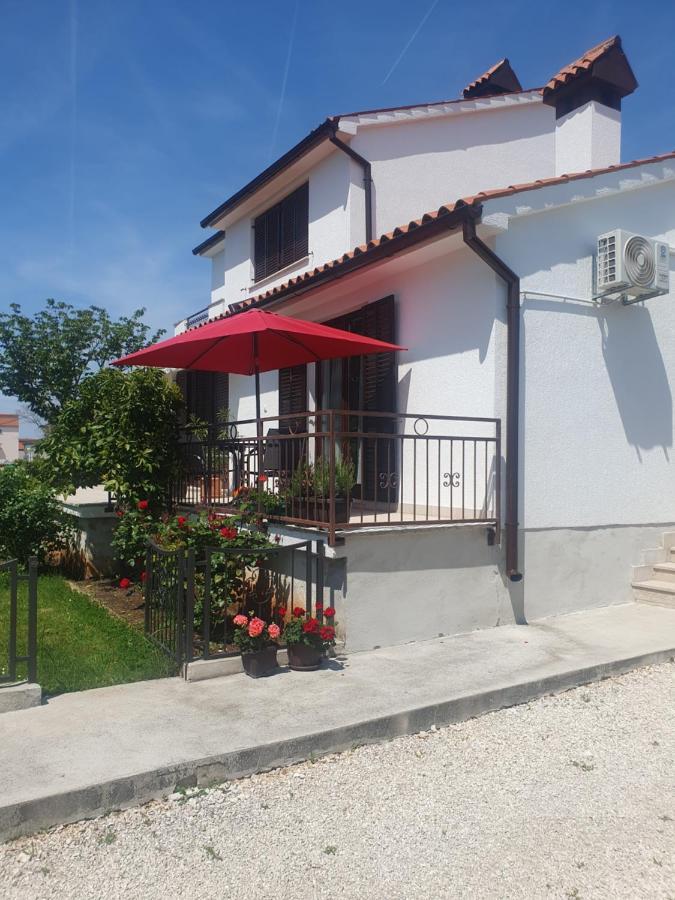 Apartment Vesna For 2, Free Parking And Wi-Fi Pula Exterior photo